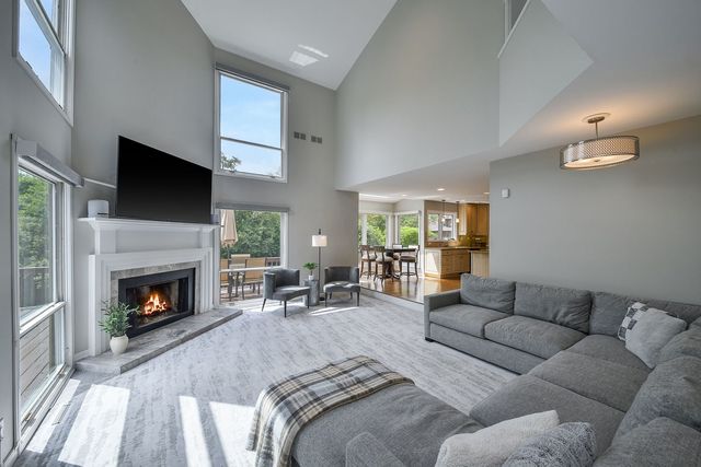 2103 Pebble Creek Drive, Lisle, IL 60532