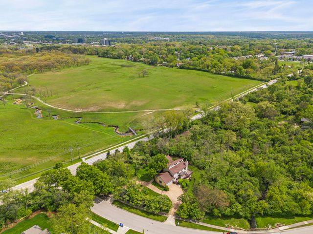 2103 Pebble Creek Drive, Lisle, IL 60532