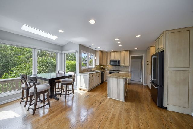 2103 Pebble Creek Drive, Lisle, IL 60532