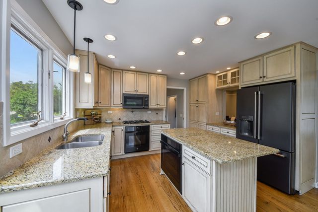2103 Pebble Creek Drive, Lisle, IL 60532