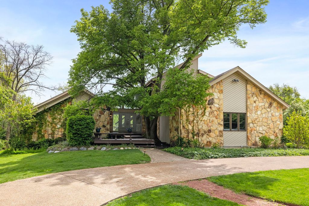 2103 Pebble Creek Drive, Lisle, IL 60532
