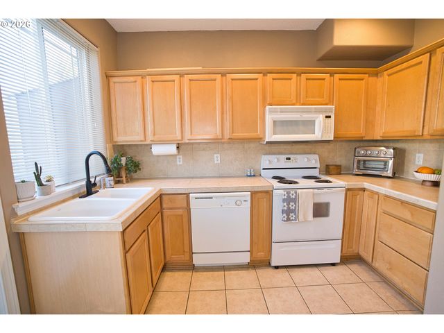 2838 CHARLIE Ct, Forest Grove, OR 97116