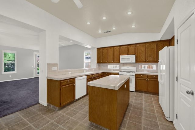 69 Reynolds Way, Lodi, CA 95242