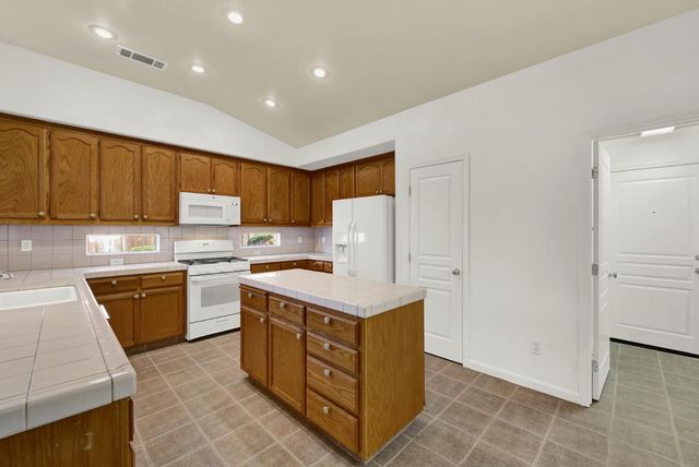 69 Reynolds Way, Lodi, CA 95242