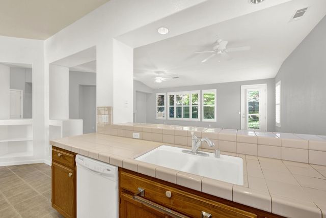 69 Reynolds Way, Lodi, CA 95242