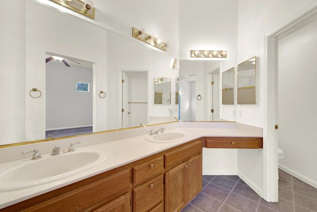 69 Reynolds Way, Lodi, CA 95242