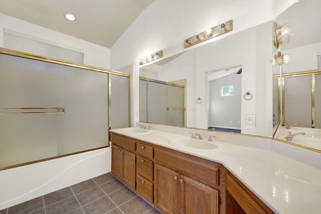 69 Reynolds Way, Lodi, CA 95242