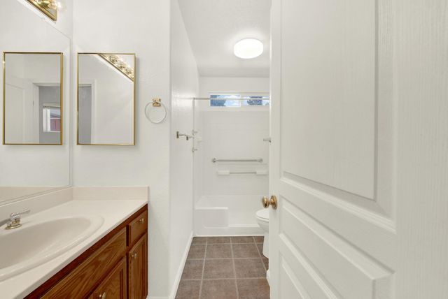 69 Reynolds Way, Lodi, CA 95242