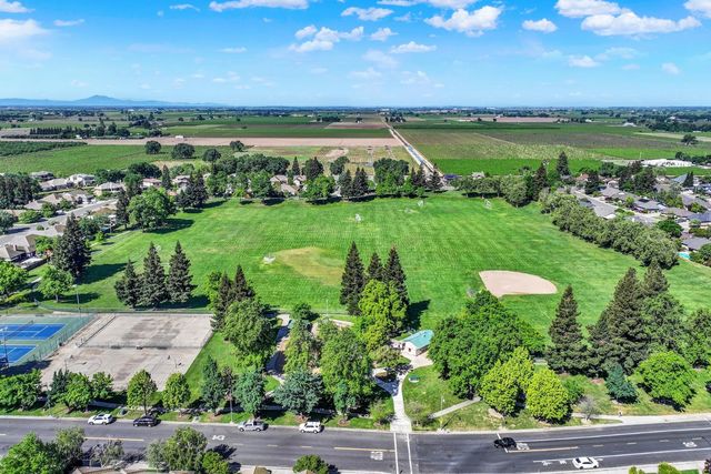 69 Reynolds Way, Lodi, CA 95242