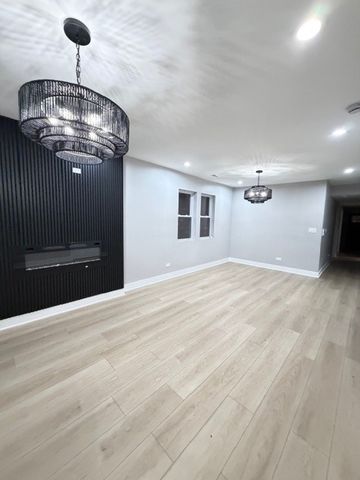 6350 S Saint Lawrence Avenue 1, Chicago, IL 60637