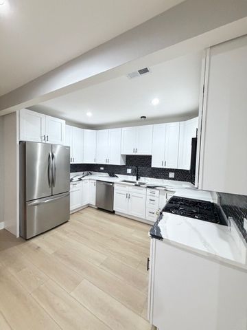 6350 S Saint Lawrence Avenue 1, Chicago, IL 60637