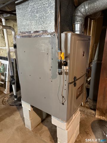 32-34 Elmwood Avenue, Bridgeport, CT 06605