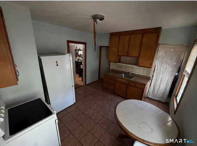 32-34 Elmwood Avenue, Bridgeport, CT 06605