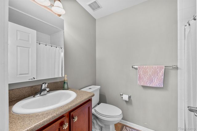 22200 Abbey Ln, Dearborn, MI 48124