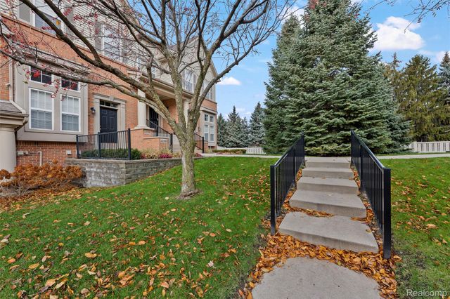 22200 Abbey Ln, Dearborn, MI 48124
