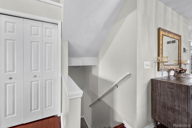 22200 Abbey Ln, Dearborn, MI 48124