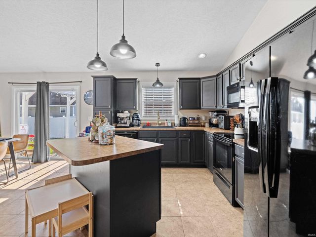 1780 Sandal Way, Newburgh, IN 47630