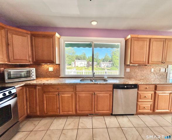2007 Hartford Turnpike, North Haven, CT 06473