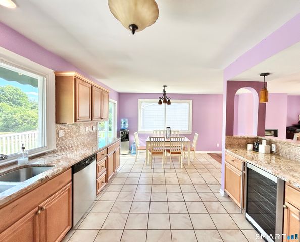2007 Hartford Turnpike, North Haven, CT 06473