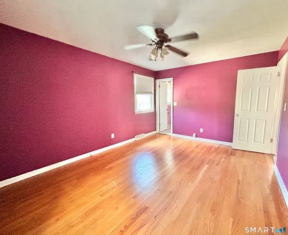 2007 Hartford Turnpike, North Haven, CT 06473
