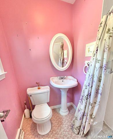 2007 Hartford Turnpike, North Haven, CT 06473