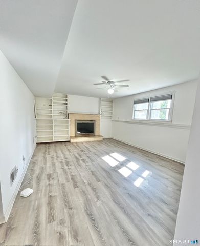 2007 Hartford Turnpike, North Haven, CT 06473