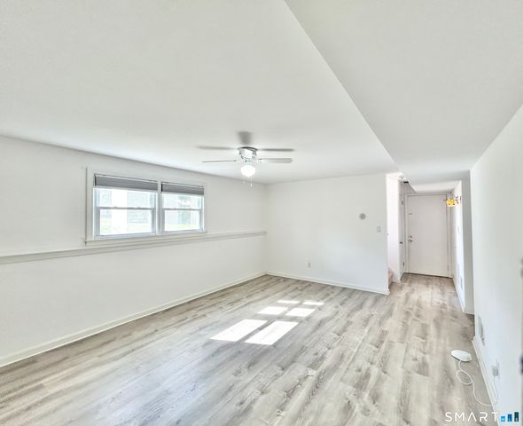 2007 Hartford Turnpike, North Haven, CT 06473