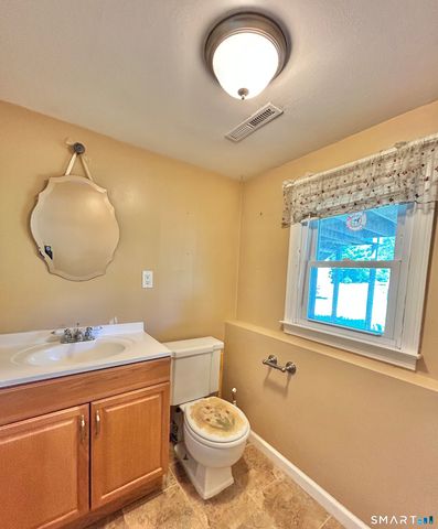 2007 Hartford Turnpike, North Haven, CT 06473