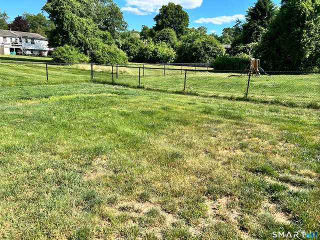 2007 Hartford Turnpike, North Haven, CT 06473