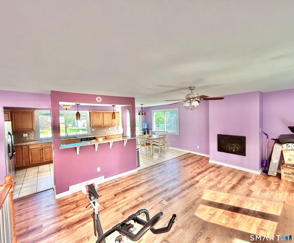 2007 Hartford Turnpike, North Haven, CT 06473