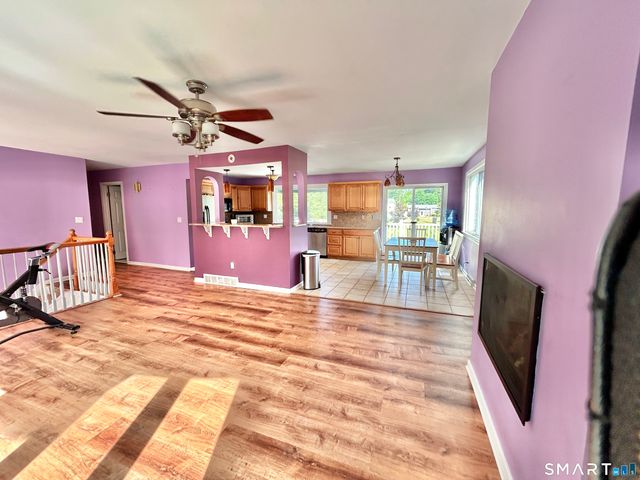 2007 Hartford Turnpike, North Haven, CT 06473
