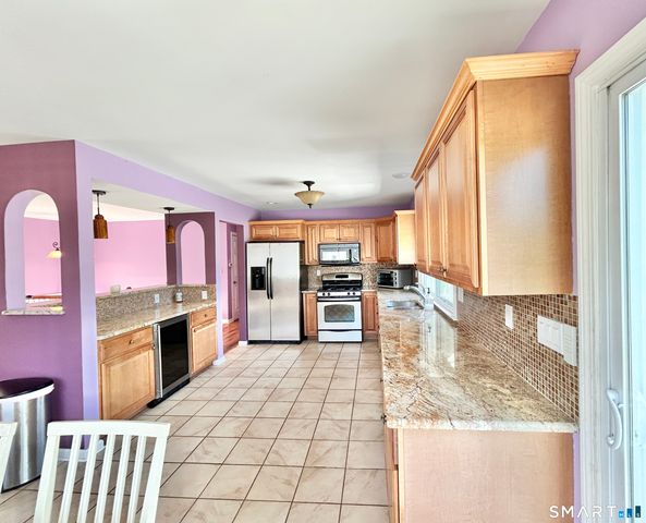 2007 Hartford Turnpike, North Haven, CT 06473