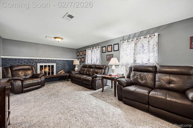 35340 Schoolcraft Road, Livonia, MI 48150