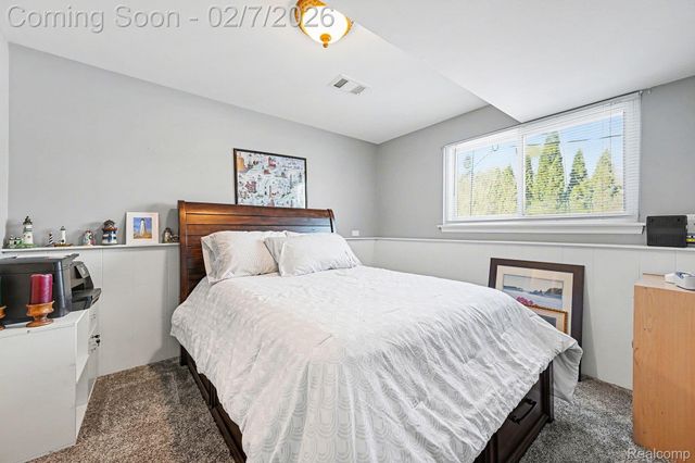 35340 Schoolcraft Road, Livonia, MI 48150