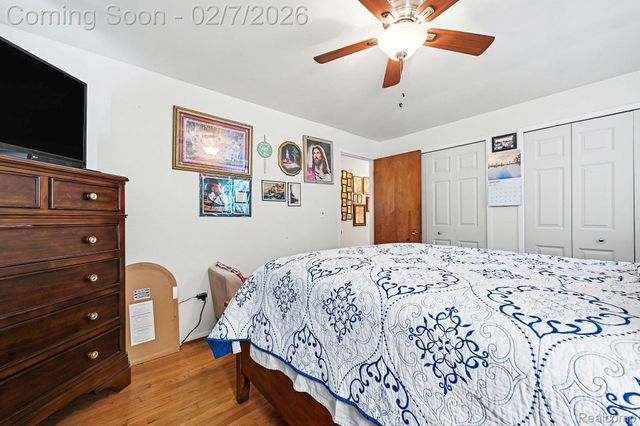 35340 Schoolcraft Road, Livonia, MI 48150