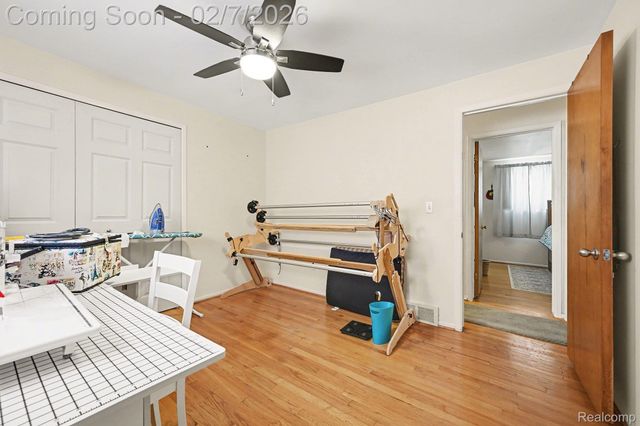 35340 Schoolcraft Road, Livonia, MI 48150