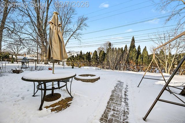 35340 Schoolcraft Road, Livonia, MI 48150