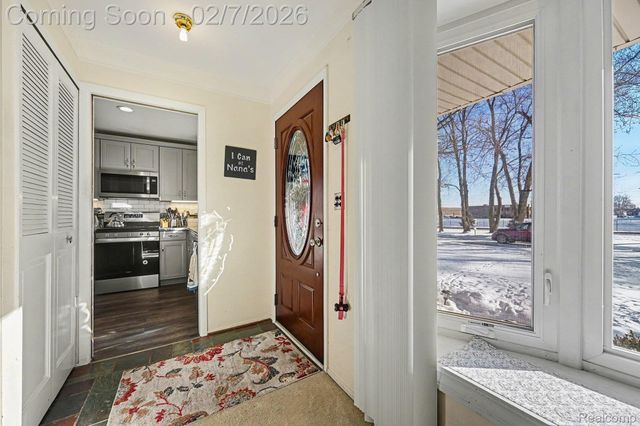 35340 Schoolcraft Road, Livonia, MI 48150