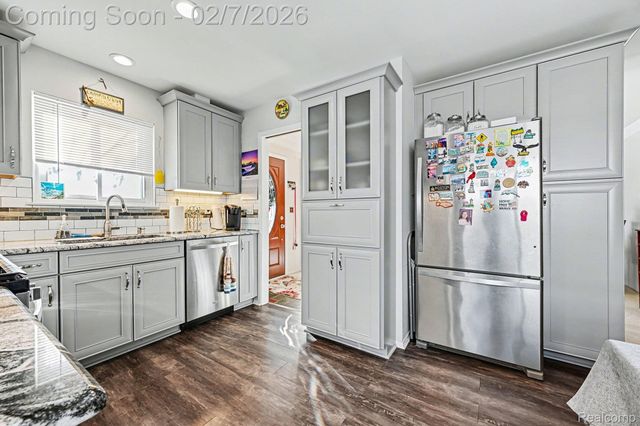 35340 Schoolcraft Road, Livonia, MI 48150