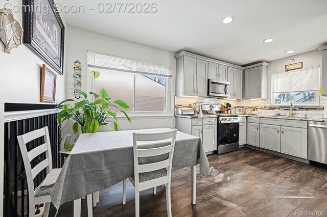 35340 Schoolcraft Road, Livonia, MI 48150