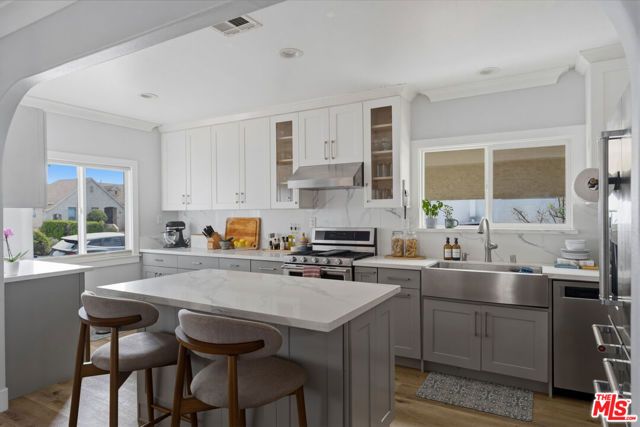 2101 Thurman Avenue, Los Angeles, CA 90016