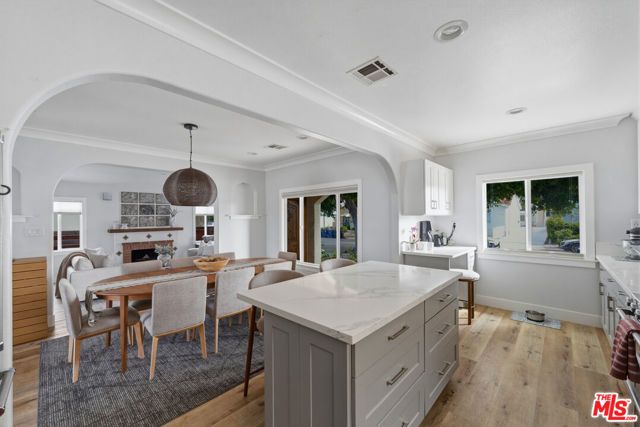 2101 Thurman Avenue, Los Angeles, CA 90016