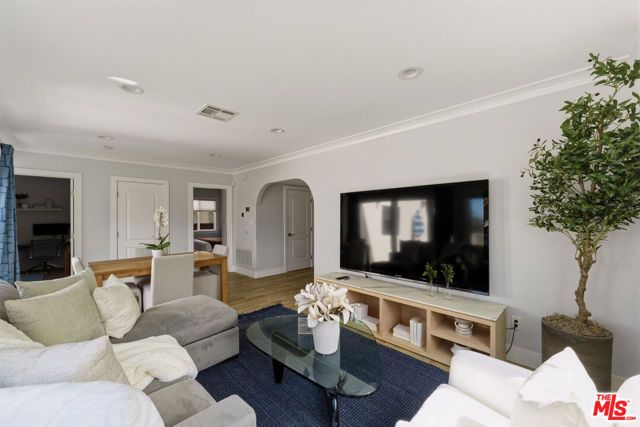 2101 Thurman Avenue, Los Angeles, CA 90016