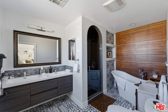 2101 Thurman Avenue, Los Angeles, CA 90016