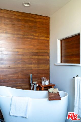 2101 Thurman Avenue, Los Angeles, CA 90016