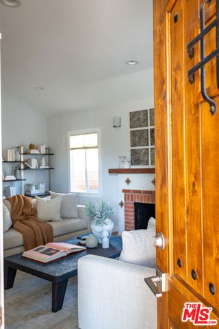 2101 Thurman Avenue, Los Angeles, CA 90016