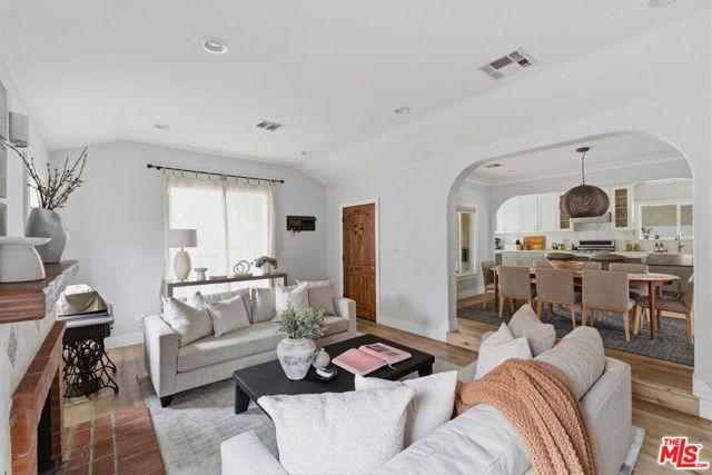 2101 Thurman Avenue, Los Angeles, CA 90016