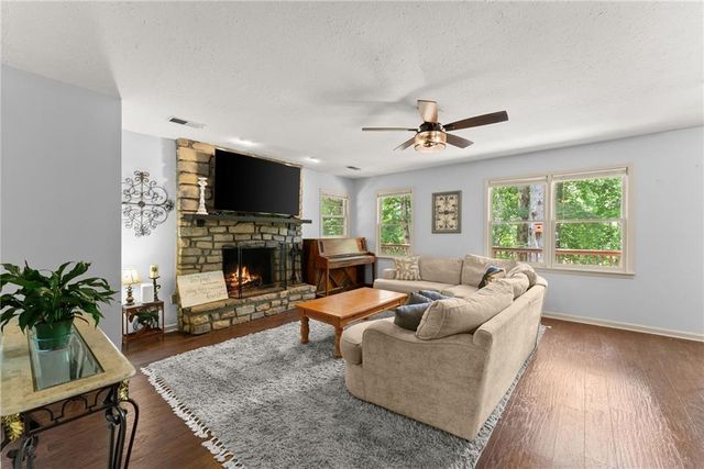 7803 Beachwood Drive, Murrayville, GA 30564