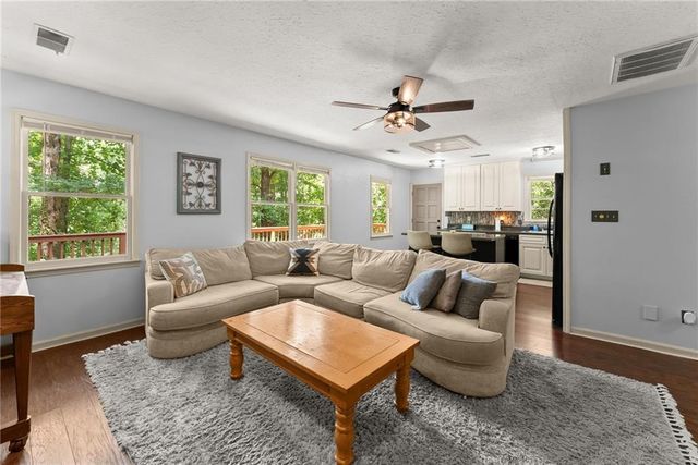 7803 Beachwood Drive, Murrayville, GA 30564