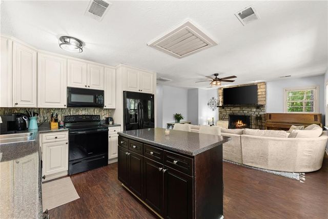 7803 Beachwood Drive, Murrayville, GA 30564